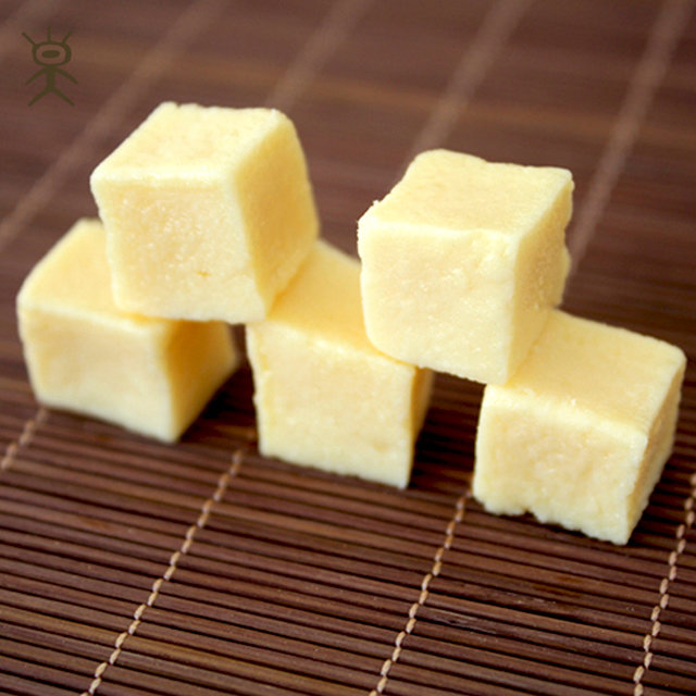 青河独目人特产 涵香奶酪铁盒装 180g