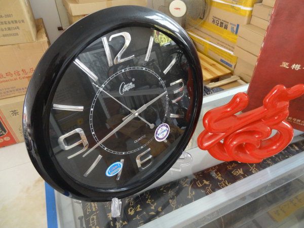 康巴丝石英钟霸王机芯时尚客厅卧室挂钟仿木纹大画面40x40x6cm